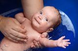 Baby in Badewanne
