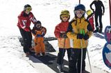 Zu klein fürs Skifahren? Gibt’s nicht! Zwar sind Kinder mit zwei oder drei Jahren noch nicht in der Lage, richtige Schwünge zu fahren oder abzubremsen. Aber in der Windelskischule auf der Turracher Höhe sorgen der "Zauberteppich", ein sanft geneigter Hang und eine geduldige Skilehrerin auch bei den Allerkleinsten für viel Spaß!