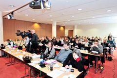 Großes Medienaufgebot herrschte bei der Pressekonferenz in Berlin zur ...