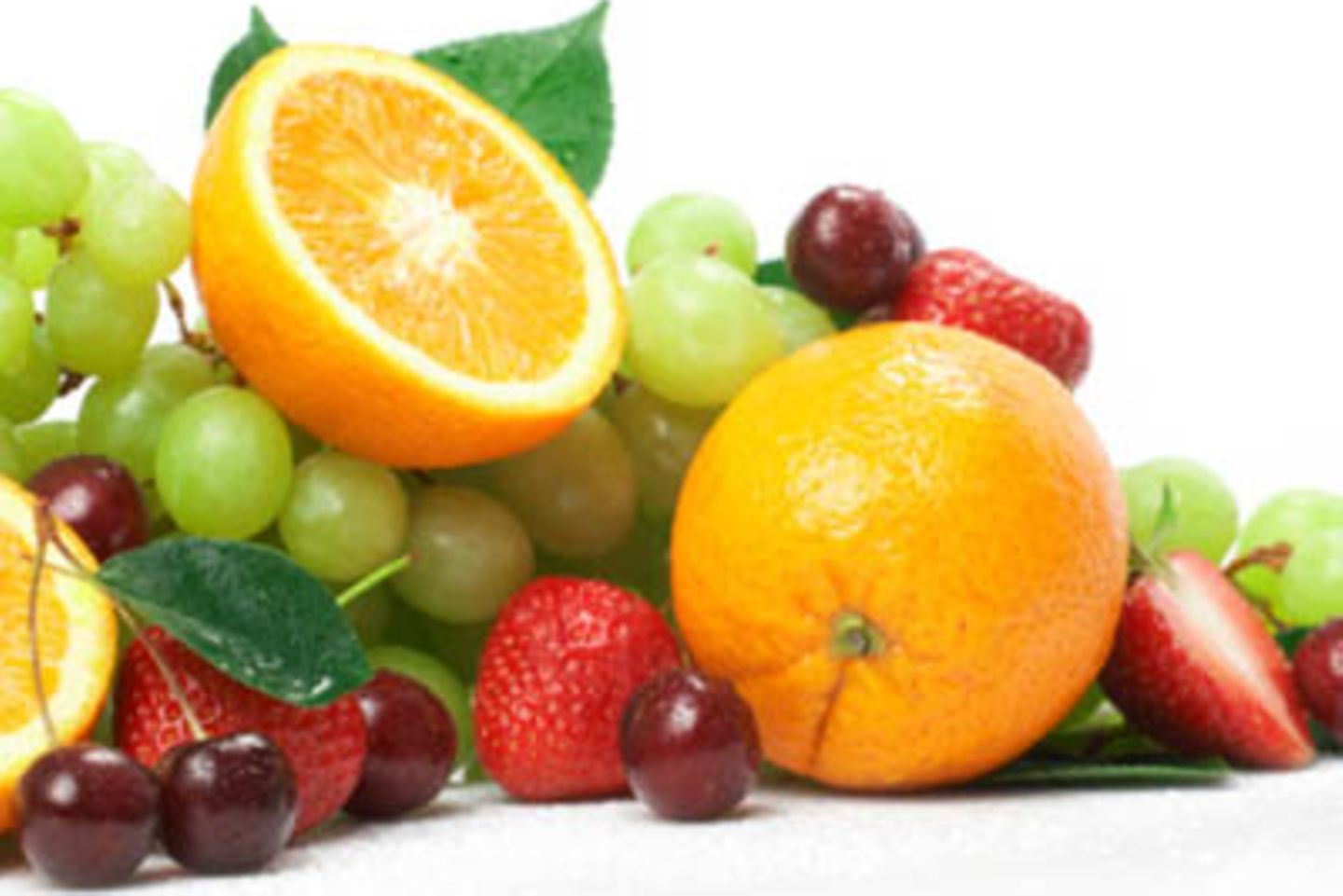 Erdbeeren, Kirschen, Trauben und Orangen enthalten Folsäure