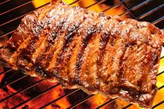 Grillrezepte: Spareribs mit Honig-Karotten