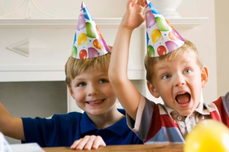 Spiele zum Geburtstag: So kannst du eure kleinen Gäste unterhalten