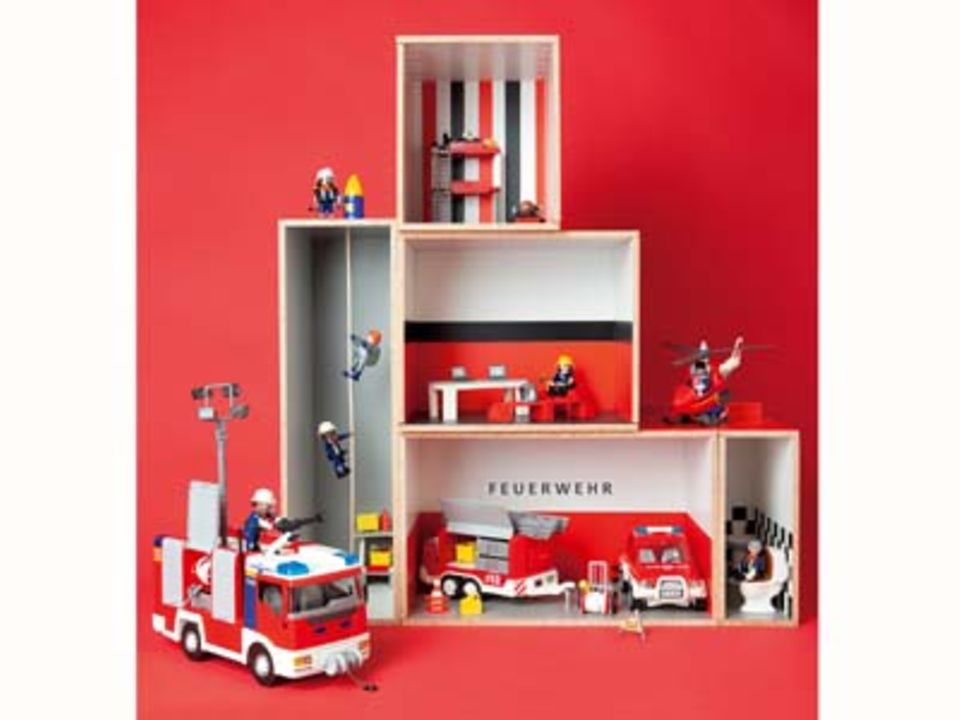 Ausstattung: Playmobil und Lego; Toilette und Waschtisch: <a href="http://www.haseweiss.de" class="inlinelink" target="_blank">…