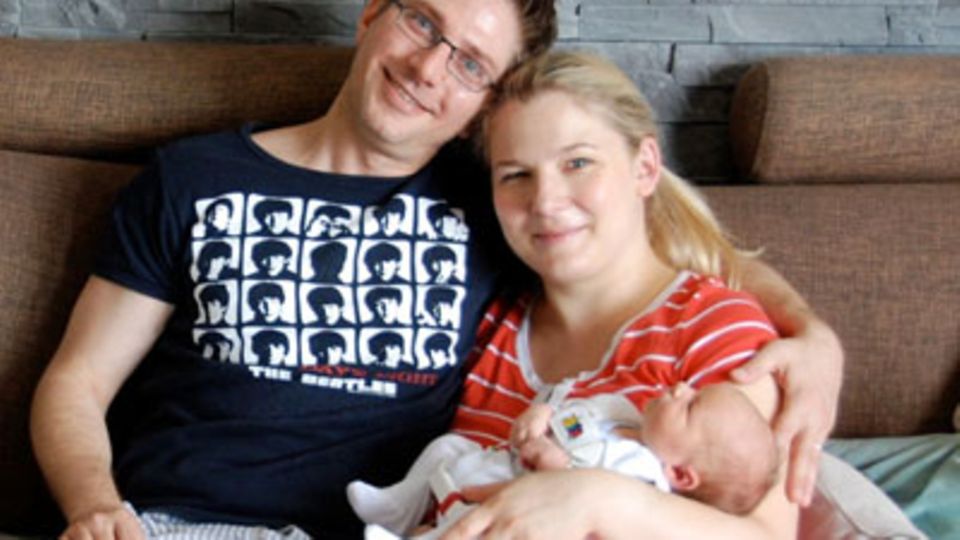 Baby-Entwicklung: Baby mit 1 Woche: Die 1. Lebenswoche Deines Babys Baby-Entwicklung: Baby mit 1 Woche: Die 1. Lebenswoche Deines Babys