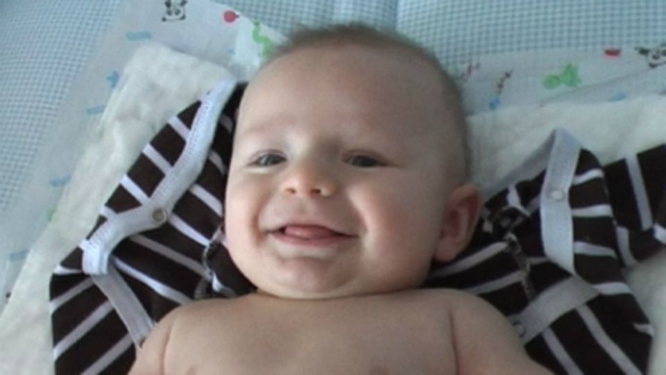 Baby-Entwicklung: Baby mit 15 Wochen: Die 15. Lebenswoche Deines Babys Baby-Entwicklung: Baby mit 15 Wochen: Die 15. Lebenswoche Deines Babys