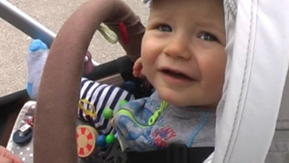 Baby-Entwicklung: Baby mit 42 Wochen: Die 42. Lebenswoche Deines Babys Baby-Entwicklung: Baby mit 42 Wochen: Die 42. Lebenswoche Deines Babys