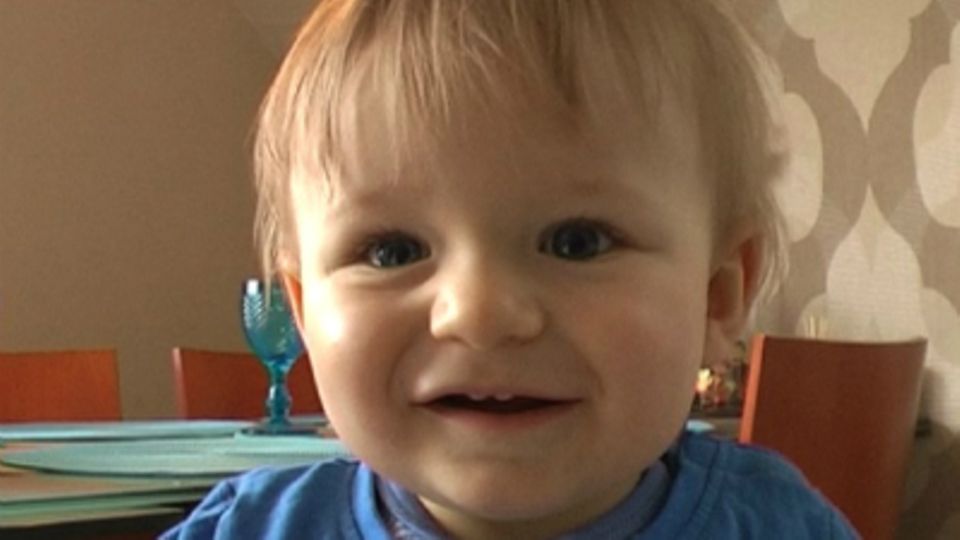 Baby-Entwicklung: Baby mit 43 Wochen: Die 43. Lebenswoche Deines Babys Baby-Entwicklung: Baby mit 43 Wochen: Die 43. Lebenswoche Deines Babys