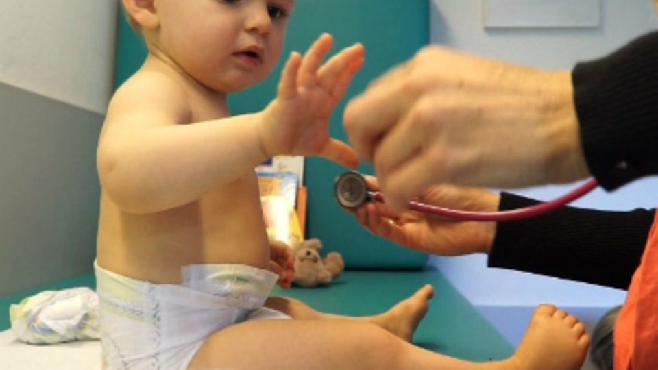 Baby-Entwicklung: Baby mit 48 Wochen: Die 48. Lebenswoche Deines Babys Baby-Entwicklung: Baby mit 48 Wochen: Die 48. Lebenswoche Deines Babys