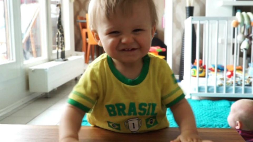 Baby-Entwicklung: Baby mit 49 Wochen: Die 49. Lebenswoche Deines Babys Baby-Entwicklung: Baby mit 49 Wochen: Die 49. Lebenswoche Deines Babys