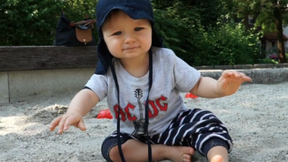Baby-Entwicklung: Baby mit 51 Wochen: Die 51. Lebenswoche Deines Babys Baby-Entwicklung: Baby mit 51 Wochen: Die 51. Lebenswoche Deines Babys