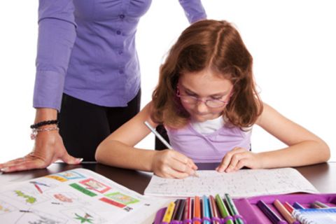 Umfrage: Verschlechtern Hausaufgaben die Beziehung zu deinem Kind?