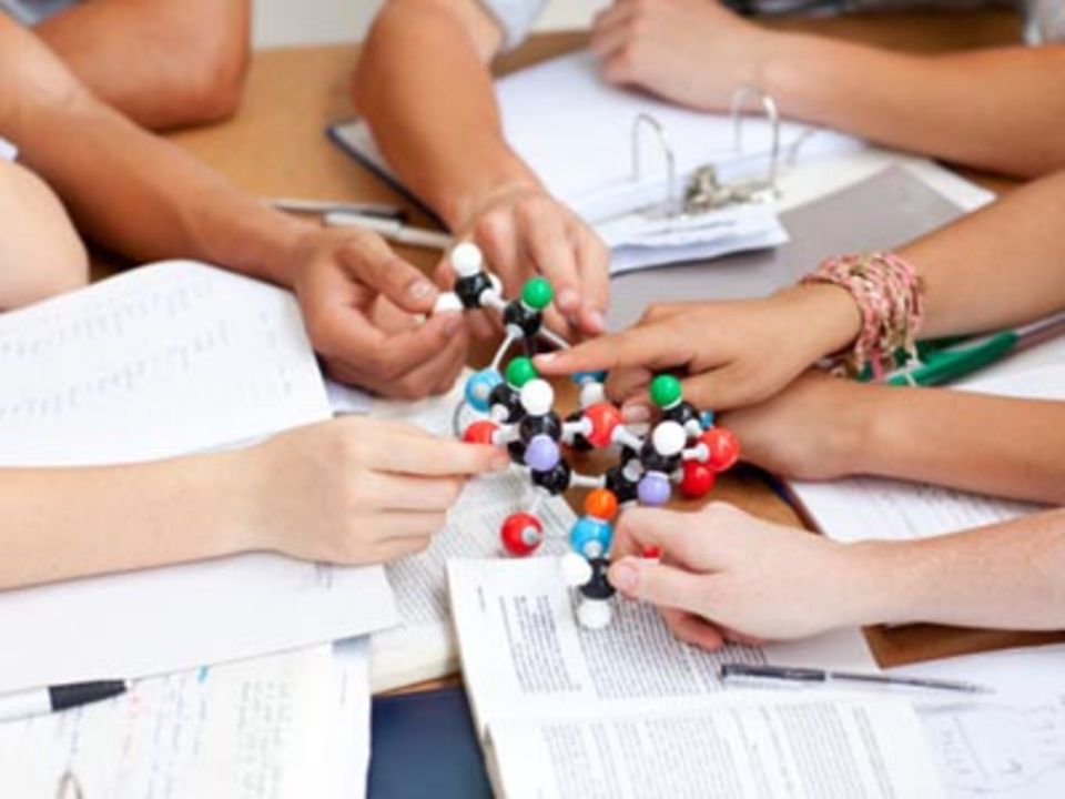Schul-Umfrage: Interessiert sich Ihr Kind für Physik und Chemie?