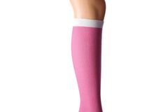 Cooles Design und ausgezeichnete Passform, der Stützstrumpf in Lollipop Pink wirkt mit einem abnehmenden Druck Richtung Knie - also genau wie medizinische Kompressionsstrümpfe, nur sieht dieser besser aus! Ideal gegen geschwollene, müde und schmerzende Beine. 