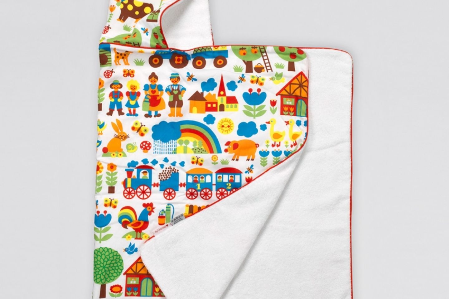 Bunt geht immer! Mit süßen, kindgerechten Motiven strahlt dieses kuschelige Handtuch Freude und gute Laune aus! Gibt's unter www.bygraziela.com für 34,90 Euro.