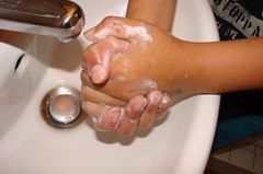 Hände richtig waschen: Seife reichlich aufschäumen