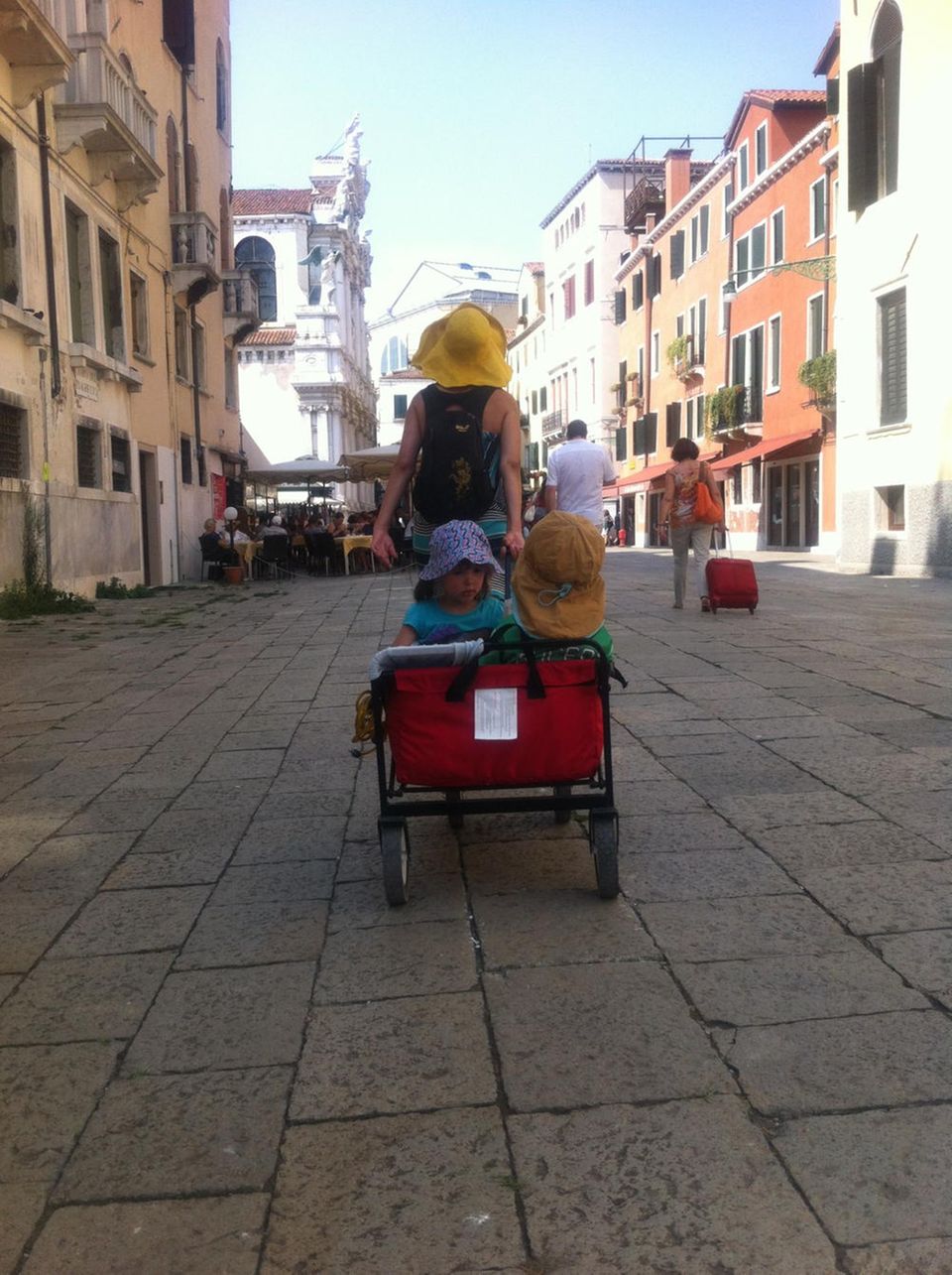 Mit Bollerwagen durch Venedig