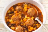 Linsensuppe mit Bratwurstklößen