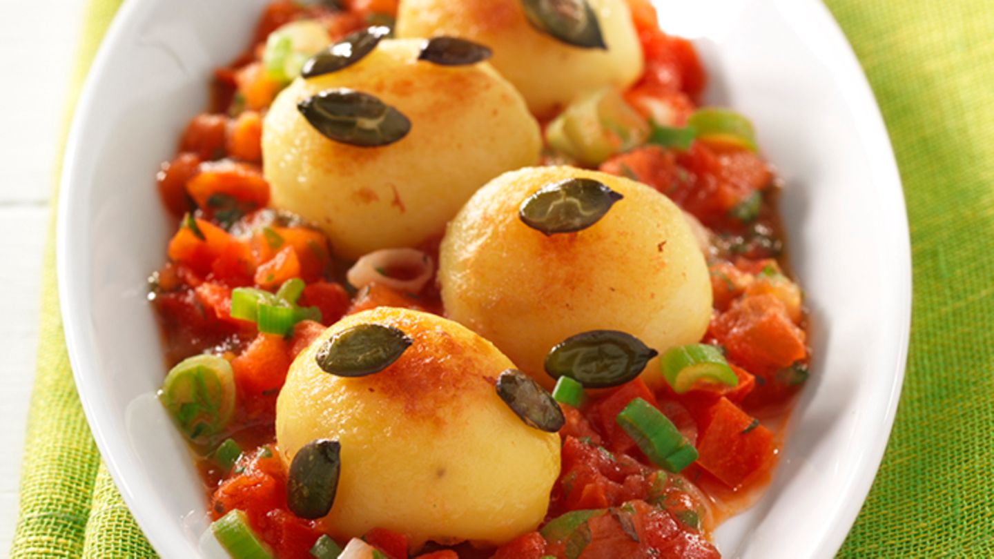 Kleinkind-Rezept: Mini-Kartoffeln in Tomatensauce | Eltern.de