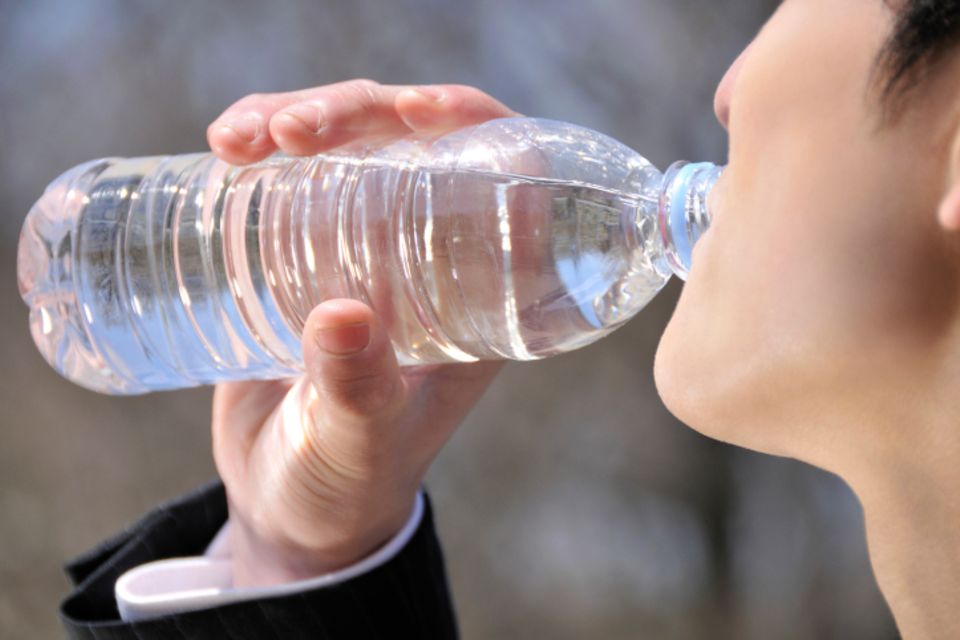Gefahr aus der Plastikflasche