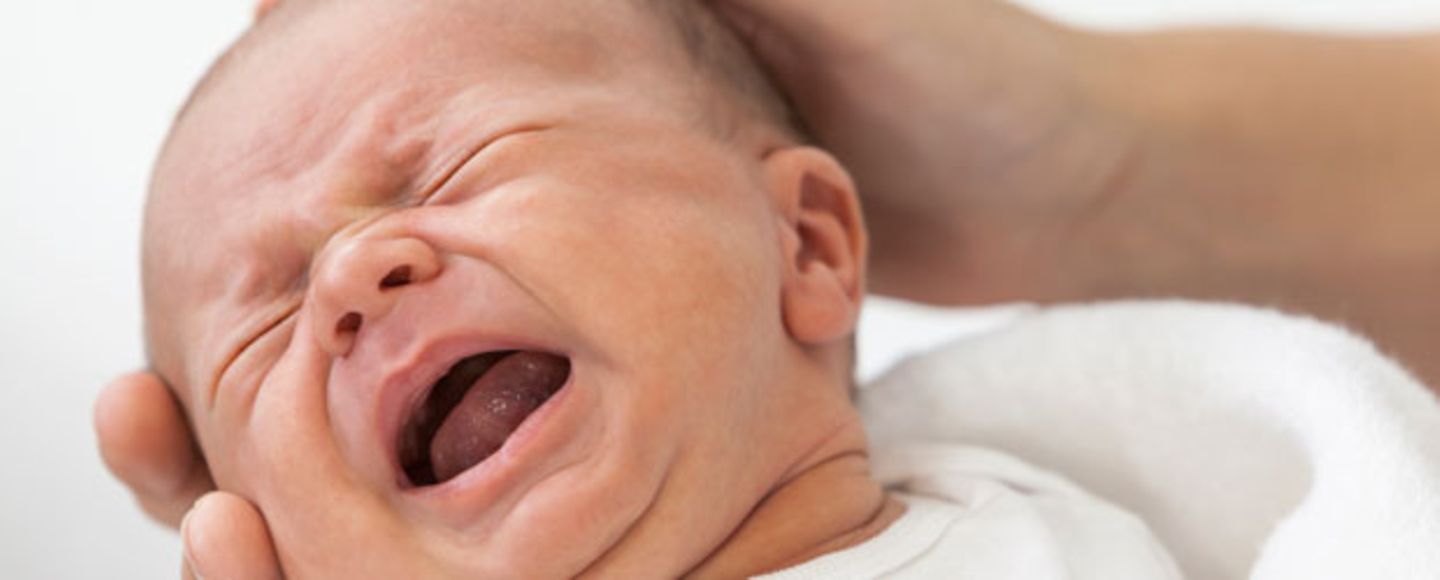 Hebammenblog Baby schreit Beruhigungsgriffe Video The Hold Hebammenblog Baby schreit Beruhigungsgriffe Video The Hold
