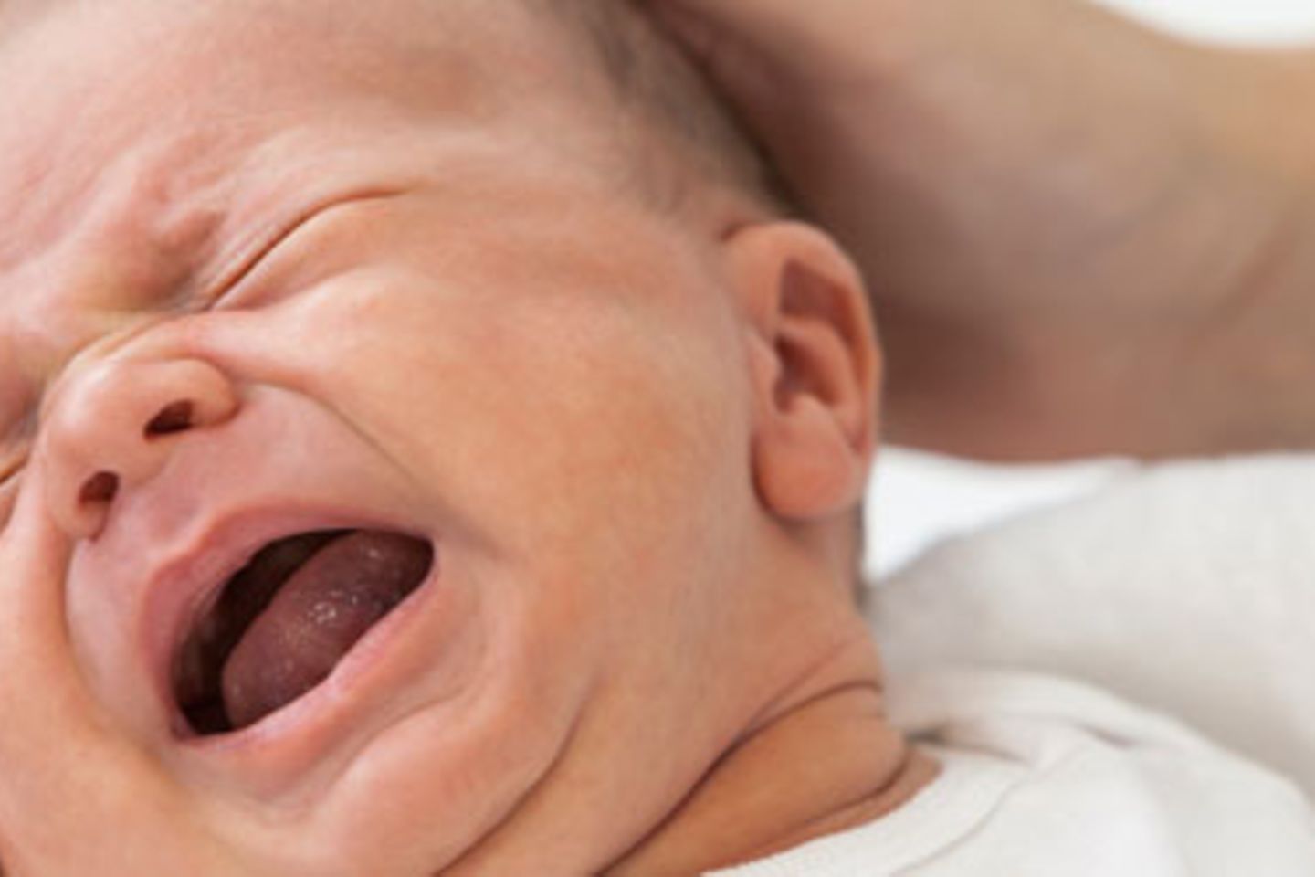 Hebammenblog Baby schreit Beruhigungsgriffe Video The Hold
