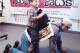 Spielt Dein Kind auch so gern Pferd und Reiter? Mit diesem Sattel sitzt es sicher sehr bequem auf Deinem Rücken.      Mehr Infos gibt es hier: www.amazon.de