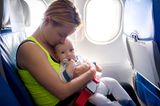 Flugreise mit Kleinkind: Kuschelzeit