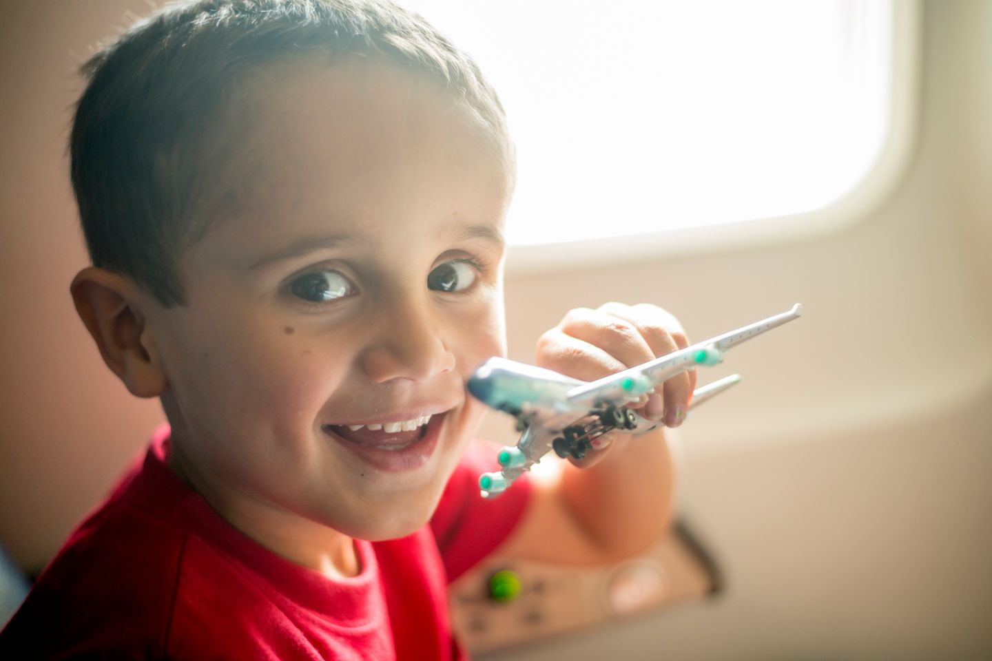 Flugreisen mit Kleinkind: Spielsache nicht vergessen