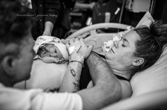 6.14 Uhr: Mama und Papa sind geduldig. Sie wissen, dass ihr Baby es allein schafft.