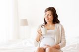 Schwangere trinkt Tee