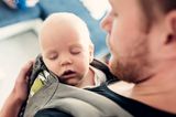 Gewichtsmanschetten? Brauchst Du nicht. Dein Zusatzgewicht trägst Du nämlich täglich umher. Dein Baby liebt es, ganz nah bei Dir zu sein und das Tragen im Tragetuch oder der Trage beansprucht viele, viele Muskeln. Doppelcheck!    