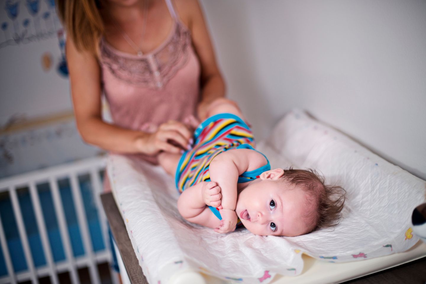 Baby wird gewickelt