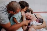 Familie begrüßt das Neugeborene