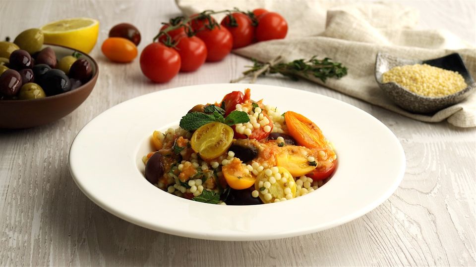 Rezepte PerlCouscous mit gerösteten Tomaten und Oliven Eltern.de