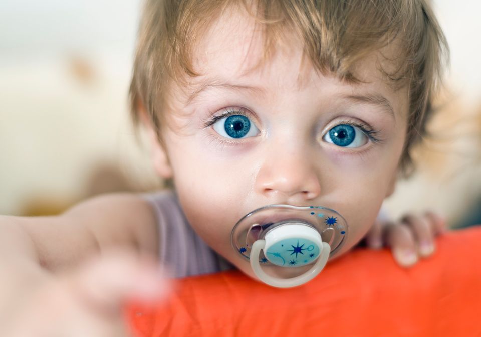 Baby Spuckt Schnuller Im Schlaf Aus