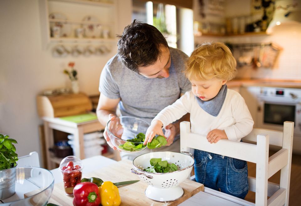 Gesunde Ernährung: Kochen mit Kindern: Mit diesen Tipps klappt’s in der Küche