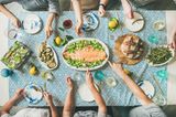 4. Kochkurs   Mit einem gemeinsamen Kochkurs würdet ihr nicht nur zusammen etwas Neues lernen, sondern gleichzeitig für ein leckeres Essen sorgen.    
