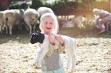 Kind mit Lamm
