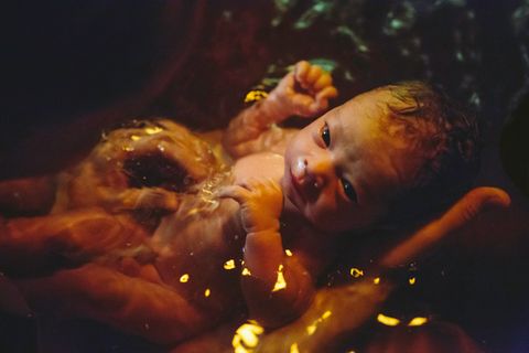 Wassergeburt: Neugeborenes