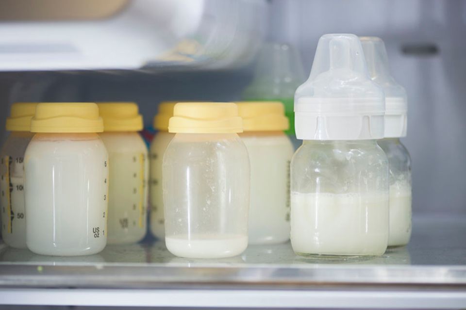 Muttermilch in Spendenfläschchen