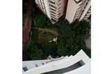 Spielplatz zwischen Hochhäusern in Malaysia