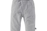 Diese graue, weich gefütterte Cordhose mit aufgenähten Taschen lässt sich zu allem kombinieren. Durch das elastische Komfort-Bündchen ist sie bequem und sitzt perfekt.   Material: 100% Baumwolle    