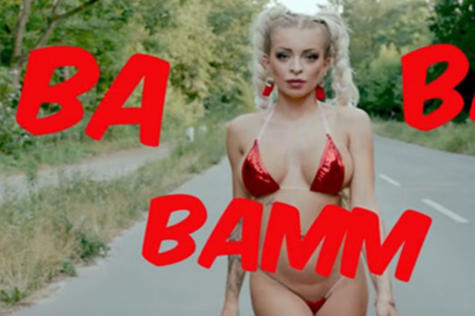 Katja Krasavice in ihrem Musikvideo Sex Tape auf Youtube