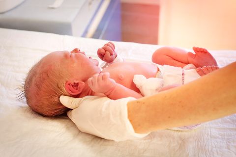 Saugglocke bei der Geburt: Alle wichtigen Infos | Eltern.de