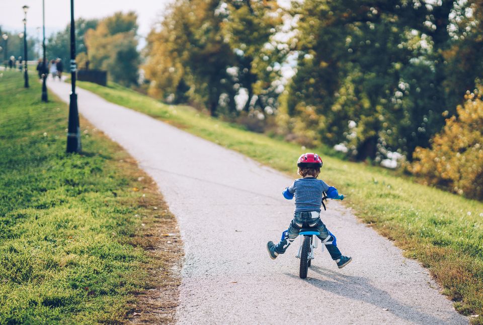 CoronaKrise Jetzt rausgehen mit Kindern Was ist erlaubt, was macht Spaß? Eltern.de