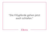 Das Elternsein verschafft uns Zugang zu Welten, von deren Existenz wir früher nichts ahnten. Die Fillypferde gehören ebenso dazu wie die Beanie Boos oder Thomas, die Lokomotive. Und da diese Wesen nun schon bei uns eingezogen sind, machen wir sie zu unseren Komplizen. Auch wenn das bedeutet, dass ich einem hässlichen Plastikvieh "Der Mond ist aufgegangen" vorsingen muss.