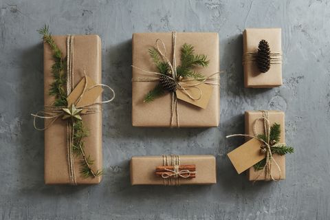 Geschenke verpackt mit Öko-Geschenkpapier