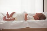 Baby weint, weil ihm kalt ist