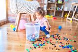 Dass Kinderspielzeug jeden Raum des Hauses verunstalten darf.