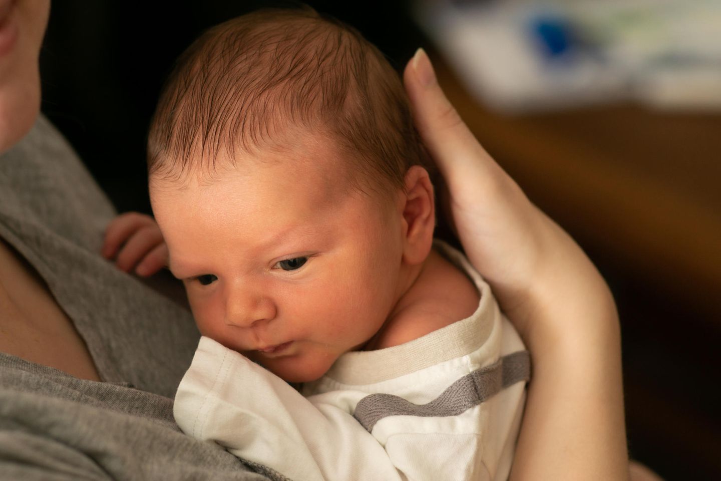 Neugeborenen-Gelbsucht: Neugeborenes mit Gelbsucht